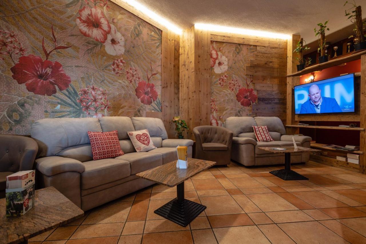 Hotel & Ristorante Serenella Брей-Червиния Экстерьер фото