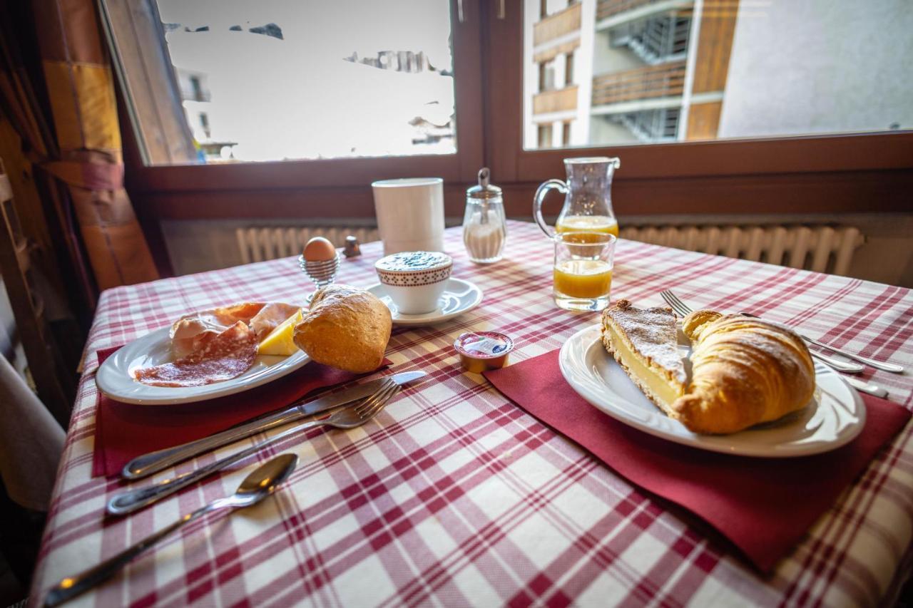 Hotel & Ristorante Serenella Брей-Червиния Экстерьер фото